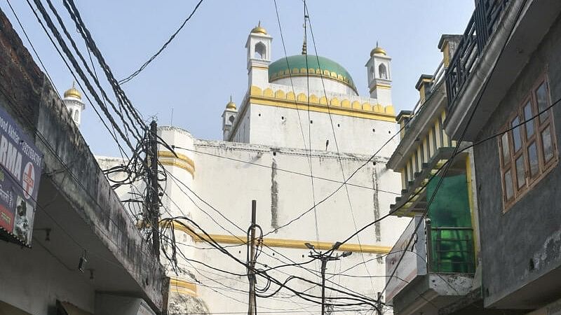 <div class="paragraphs"><p>Police personnel guard in a curfew bound street a day after violence eruted during the survey of the Jama mosque, in Sambhal.&nbsp;</p></div>