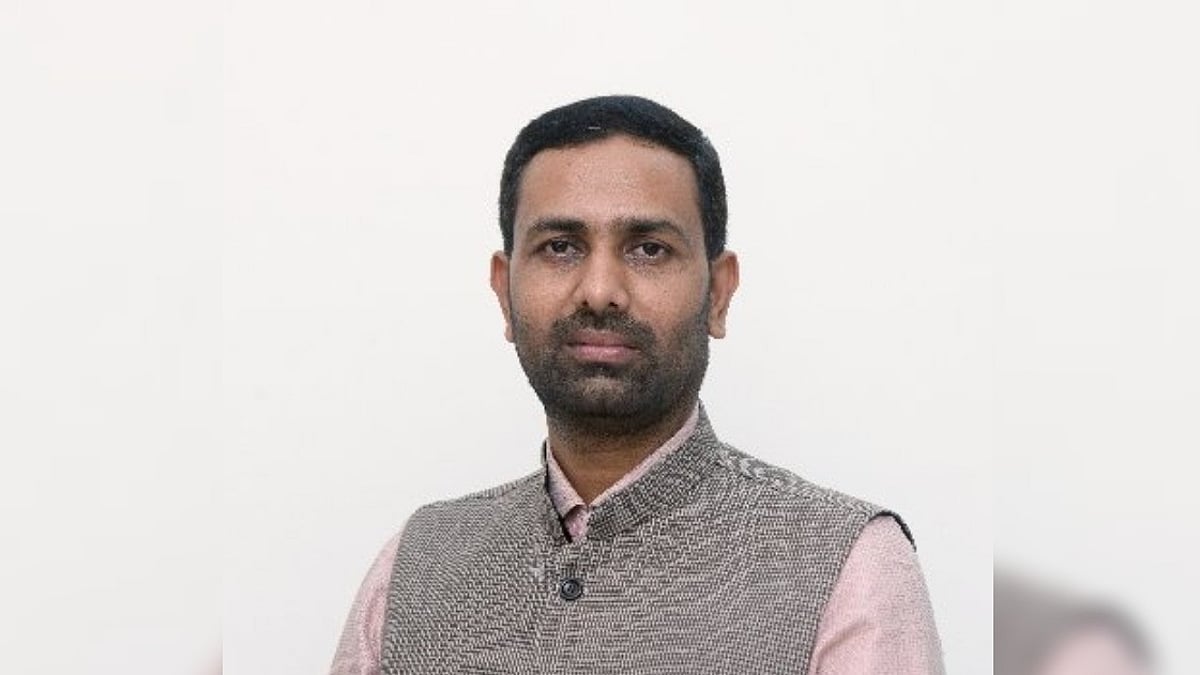 ભાજપના ધારાસભ્યને 'બદનામ' કરવા બદલ ધરપકડ કરાયેલ મહિલાને જામીન મળ્યા, પરેડના વીડિયો પર હંગામો 2 Woman held for trying to 'defame' BJP MLA Kaushik Vekariya gets bail; Oppn  slams Gujarat govt over her parade video