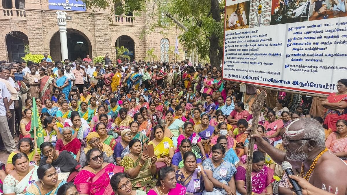 <div class="paragraphs"><p>Members of the Joint Action Council of Tamil Nadu Teachers’ Organisations - Government Employees’ Organisations (Jacto-Geo) stage a demonstration at Madurai Collectorate</p></div>