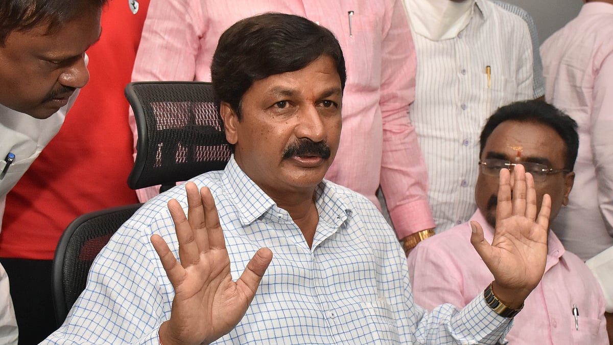 Karnataka HC Allows CID to File Chargesheet in Ramesh Jarkiholi Loan Case