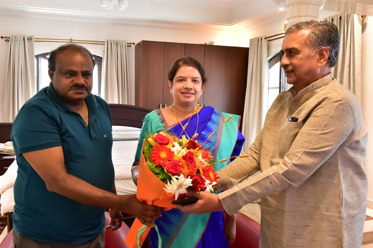 Legislative Council interim Chairman Basavaraj Horatti congratulates Chief Minister H D Kumaraswamy and his wife Anitha Kumaraswamy, for the latter's victory in Ramanagara.