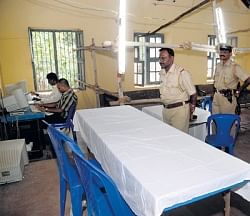 All set: Preparations are on for counting of votes at the Government Arts College in Bangalore. DH photo