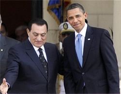 Egyptian President Hosni Mubarak,(left) welcomes US President Barack Obama on his arrival at Qubba palace in Cairo, Thursday. AP