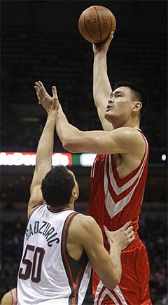 Yao's foot injury could threaten his basketball career