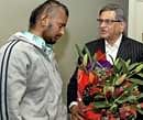 We Are With You: External Affairs Minister S M Krishna meets racial attack victim Shravan Kumar in Melbourne, Australia on Sunday. PTI