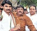 Victorious Congress candidate Priya Krishna with his father and MLA M Krishnappa and KPCC Working President D K Shivakumar in Bangalore on Friday. DH