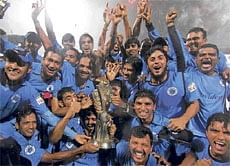 Joy Unbound!: A jubilant Bangalore Provident side after winning the inaugural KPL Trophy. DH photo/ Srikanta Sharma R