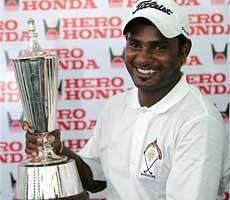 Golfer C Muniyappa with trophy after winning the Hero Honda Indian Open 2009 golf tournament, in Gurgaon on Sunday. PTI