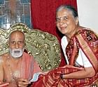 Infosys Foundation Chairperson Sudha Murty handing over a cheque for Rs 50 lakh to Raghavendra Swami Mutt pontiff Sri Suyatheendra Theertha