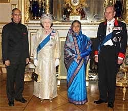 Indian President Pratibha Patil (2nd R), Britain's Queen Elizabeth II prior to a state banquet in Windsor Castle, England, Tuesday. AP