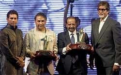 Former cricketers Sunil Gavaskar and Gundappa Vishwanath pose with Amitabh Bachchan and Sachin Tendulkar after being felicitated for completing 60 yrs