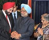 Prime Minister Manmohan Singh and his wife Gursharan Kaur meeting with Sant Singh Chatwal, Chairman of Indian-Americans for Democrats, at a reception in Washington on Wednesday. PTI