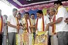 Celebration: Karnataka Rakshana Vedike State President T A Narayanagowda inaugurating Rajyotsava celebrations at Chelur in Bagepalli taluk on Friday. DH photo