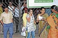 CONFUSION RULES: Students coming out after CAT online examination at Vivekananda  College Centre at Rajajinagar in Bangalore on Saturday. DH Photo