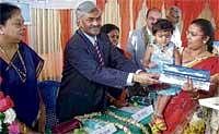 BEST BABY: District judge V M Aradhya presenting the prize to Dhatri, who won the Best Baby award at the healthy baby contest held at Kolar on Sunday. DH Photo