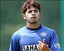Sreesanth hurts finger, Dhoni assures he will play