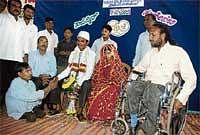 Blessed: Tajuddin marrying Hussein Bi on World Disability Day in Kaladagi of Bagalkot taluk on Thursday. DH Photo