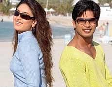 Kareena and Shahid in 'Milenge Milenge'