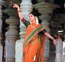 WEAKER LINKS:  Meera Jasmine in M S Sathyus Kannada film Ijjodu.