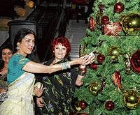 decking up Vani Ganapathy lighting up the Christmas tree.