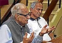 Raising Concern: Eminent journalist Kuldip Nayar speaking at a programme organised in Bangalore on Friday. St Joseph College Principal Ambrose Pinto is seen. DH Photo