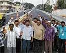 Cox Town traders protesting against negligence of service road. DH photo