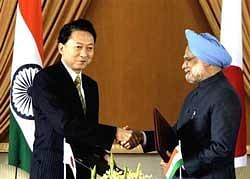 Japanese Prime Minister Yukio Hatoyama, left, shakes hand with Indian Prime Minister Manmohan Singh, after signing a joint statement in New Delhi, on Tuesday. AP