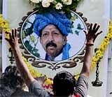 Fans pay tribute to Kannada actor late Vishnuvardhan at National Collage ground in Bangalore on Wednesday. PTI