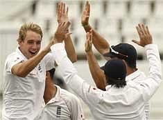 England's bowler Stuart Broad (L), celebrates with teammates after dismissing South Africa's batsman Jacques Kallis (not in pix), for 3 runs on the fourth day of the second Test cricket match at Kingsmead in Durban, South Africa, Tuesday. AP