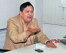 Lokayukta Justice Santosh Hegde during an interaction at  the Deccan Herald  office on Saturday. DH photo