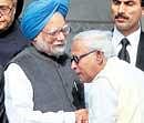 Prime Minister Manmohan Singh being received by West Bengal Chief Minister Buddhadeb Bhattacharjee as he arrives at the Kolkata Airport on Thursday to visit ailing CPM veteran Jyoti Basu. PTI