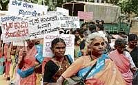 Domestic workers taking out a march on the occasion of  Domestic Workers Day in Bangalore on Saturday. DH Photo