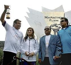 Actor Vinod Khanna (L) along with Greek Marathon champion Maria Polyzou, Deputy Chief Minister Chaghan Bhujbal and Anil Deshmukh light the Marathon Flame in Mumbai on Sunday morning. The Marathon flame from Greece has travelled for the first time outside Europe. PTI