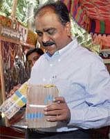 Police Commissioner Shankar Bidari displaying  recovered currency bundles.