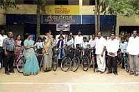 Freebie For Education: MLA K P Bachegowda and Zilla Panchayat President Vinutha Shrinivas distributing cycles to students at the district-level cycle distribution programme organised at Government Pre-University College in Chikkaballapur on Wednesday. DDPI Chandrashekhar and Block Education Officer R Ashwathaiah are also seen.DH Photo