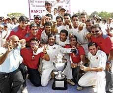 Champs: Jubilant Mumbai pose after winning the Ranji Trophy final in Mysore. DH Photo/ Srikanta Sharma R