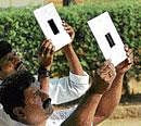 Jawaharlal Nehru Planetarium  officials in Bangalore demonstrate safe-viewing of the eclipse on Thursday. DH photo