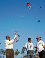 New Mangalore Port Trust Chairman Tamilvanan inaugurating international kite festival by flying a kite at Panambur beach on Saturday. DH photo