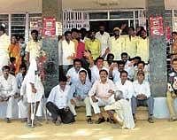 SEEKING REMEDY Farmers staging a dharna in front of the district hospital in Chikkaballapur on Monday. DH photo