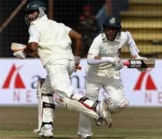 Bangladesh cricketer Mahmudullah Riyad (L) and teammate Mushfiqur Rahim  during the third day of the first Test match between Bangladesh and India at  Chittagong. AFP