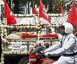 A policeman escorts the body of Communist patriarch Jyoti Basu in front of Writers' Building (State Secretariat) during his last journey, in Kolkata on Tuesday. PTI