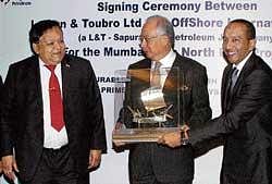 L&T CMD A M Naik (left) with Malaysian Prime Minister Mohd Najib Tun Abdul Razak (centre) during an MoU signing ceremony in Chennai on Friday. PTI