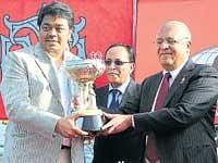 All yours:  BTC Chairman Vivek G Ubhayakar (right) presents the Poonawalla Bangalore Derby Trophy to Harresh N Mehta, Beckets owner, on Tuesday. DH photo