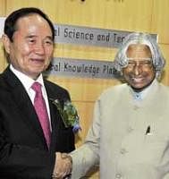 Former President APJ Abdul Kalam and Korea Education Minister Dr Ahn at the inauguration of KIST- IISc Co-operation Entrepreneurship Centre at the IISc on Wednesday. DH Photo