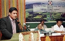 State Biodiversity Board Vice-Chairman Anil Kumble speaking at the Scientists Conference on Conservation of Western Ghats in Karnataka in Bangalore on Thursday. The programme was organised by Western Ghats Task Force and Karnataka Forest Department. Prof DK Subramanyam and Environment Minister Krishna Palemar are seen. dh photo