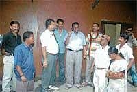 Jaya Karnataka District President Prasanna Bhat and other activists interacting with Taluk Social Welfare Officer over poor maintenance of the boys hostel in Madikeri on Monday.