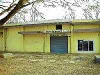 Forsaken: Cold storage building at the APMC yard in Chikkaballapur. DH Photo