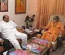 Shiv Sena supremo Bal Thackeray at a meeting with Union Agriculture Minister Sharad Pawar in Mumbai on Sunday. PTI