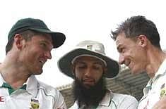 South African cricket captain Graeme Smith (L), interacts with teammates Dale Steyn (R), and Hashim Amla after they won the first cricket Test match against India in Nagpur on Tuesday. AP