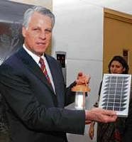 US Ambassador to India Timothy J Roemer displaying a solar panel and a lantern at a function in Bangalore on Wednesday. A 15-member delegation of solar firms is in the City.  DH photo
